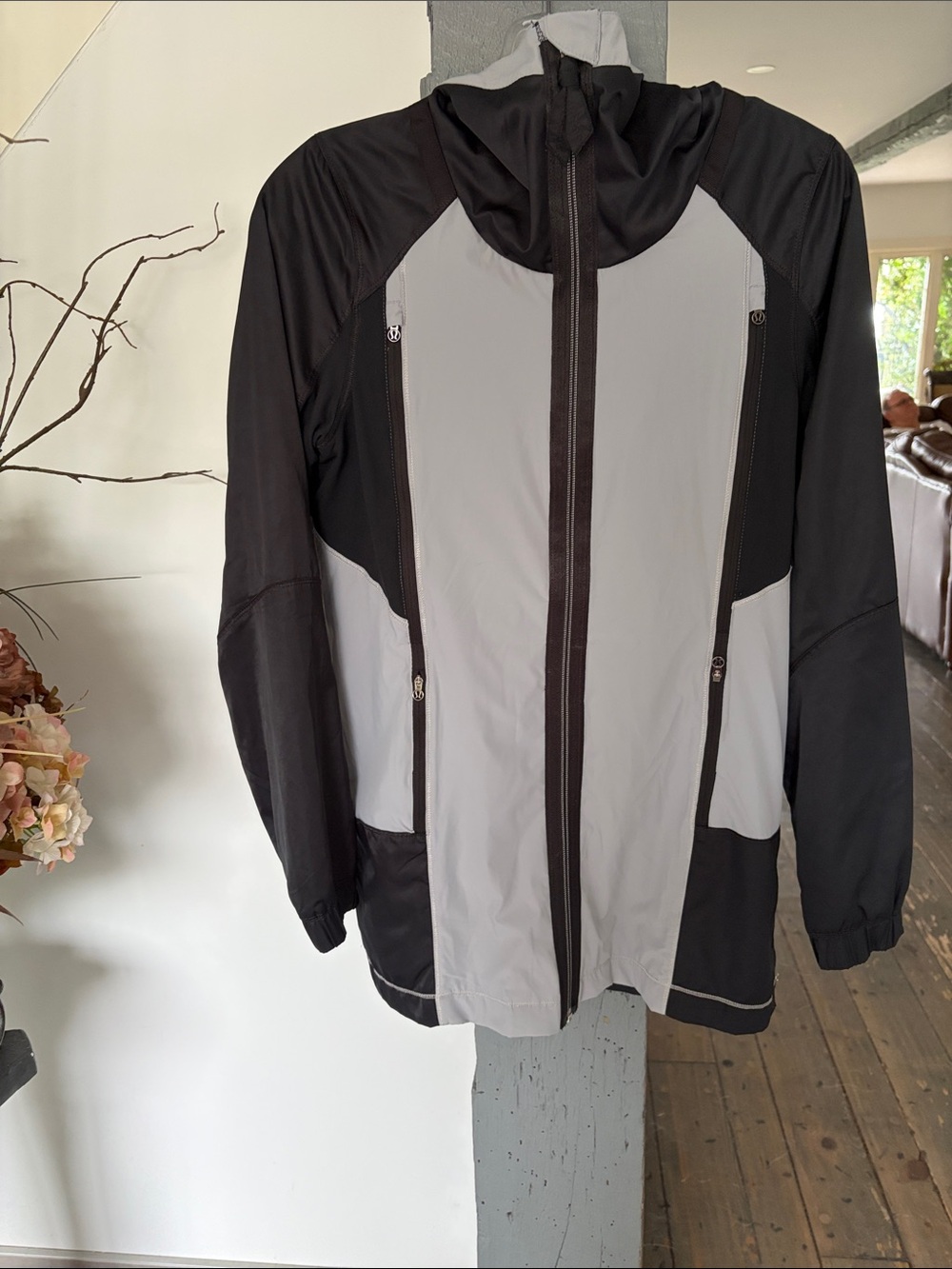WOMEN RIGHT ROUND SHELL BLACK GREY SILVER WTER REPELLENT lululemon jacket
